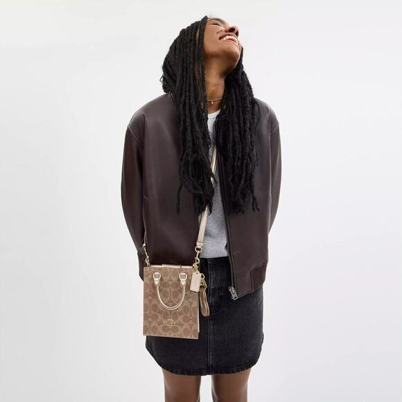 🎁 Coach Boxed Mini Tote Bag And Mirror Bag Charm Set In Signature Canvas - Picture 5 of 7